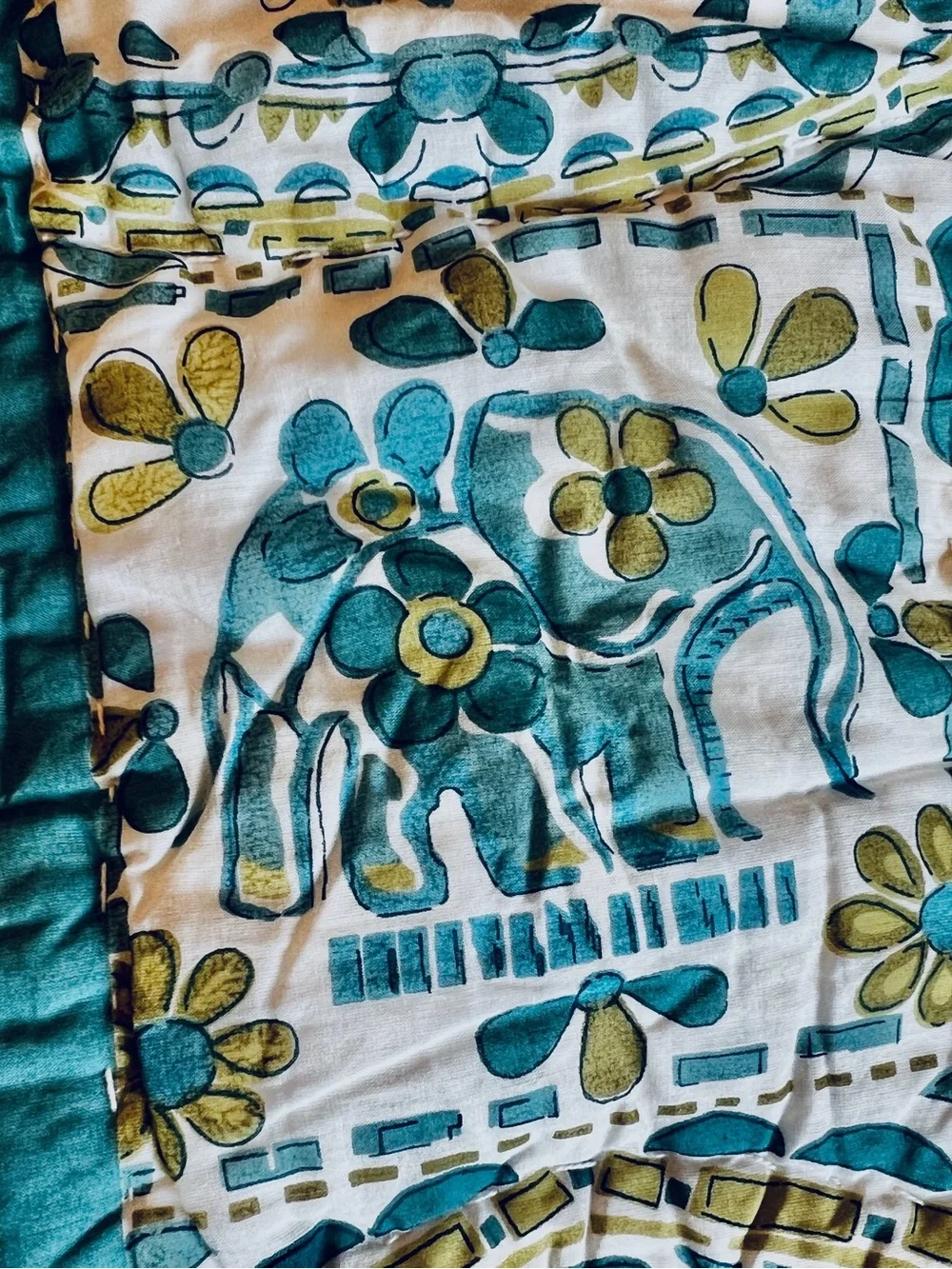 Teal and Cream Indian Elephant Design Quilt Set Full/Queen w 4 pillow covers